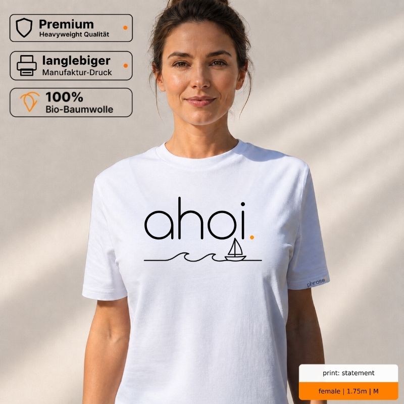 Premium T-Shirt mit „ahoi.“ Segelboot-Motiv
